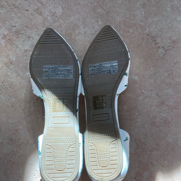 Forever 21 Women's Cactus Cream Green Pointed Toe Canvas Dorsay Flats Size 10 - Picture 6 of 7